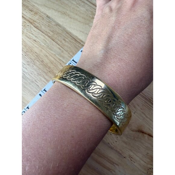 Marc Jacobs Gold Tone Bangle Bracelet With Braided Etched Design - 7" Medium Fit - Picture 14 of 16